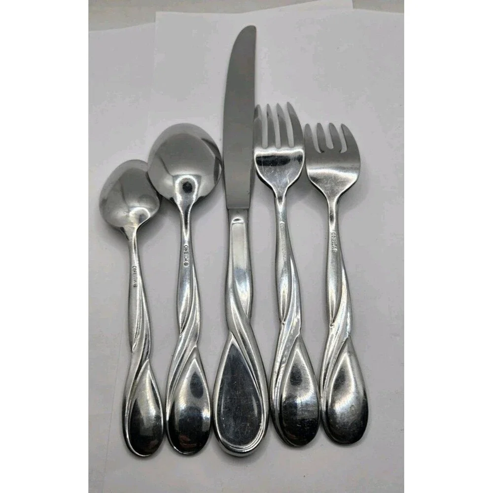 Oneida Satin Aquarius 18/10 Stainless Steel 5pc. Place Setting (Service for One)
